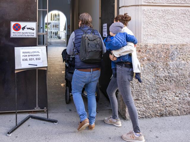 In Vorarlberg mussten sich die Wählerinnen und Wähler beeilen: Die Wahllokale sperrten spätestens um 13 Uhr zu. | Foto: APA