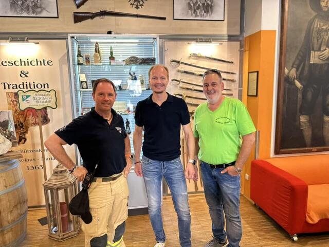 Feuerwehr Kdt. Stv. Harald Reinthaler Freiwillige Feuerwehr Hötting, Bgm. Johannes Anzengruber, Schützenhauptmann Klaus Rott. | Foto: Schützenkompanie St. Nikolaus - Mariahilf