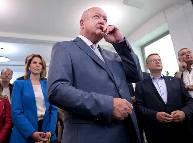 Ratlose Gesichter in der ÖVP-Wahlzentrale. | Foto: APA