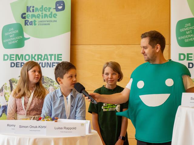 Kinderbürgermeister Simon Onuk-Körbler (Leutschach an der Weinstraße) im Interview mit Talky | Foto: Elena Königshofer