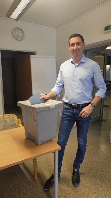 Der VP-EU-Abgeordnete Alexander Bernhuber stimmte in Kilb ab. | Foto: VPNÖ