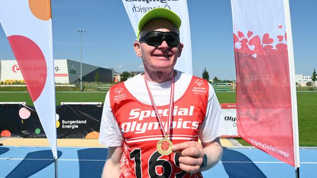 Horst Oberndorfer von der Lebenswelt Pinsdorf war bei den österreichischen Special Olympics Leichtathletikmeisterschaften eine Klassse für sich. | Foto: friba