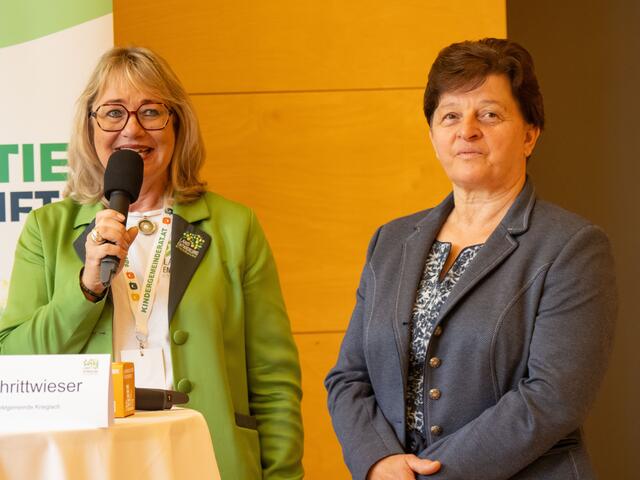 Sandra Höbel (Geschäftsführerin der Landentwicklung Steiermark) mit der Krieglacher Bürgermeisterin Regina Schrittwieser
 | Foto: Elena Königshofer