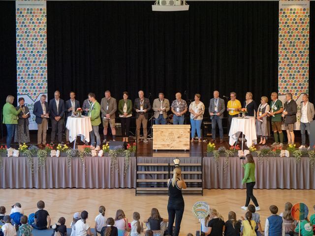 Die Bürgermeister:innen auf der Bühne | Foto: Elena Königshofer