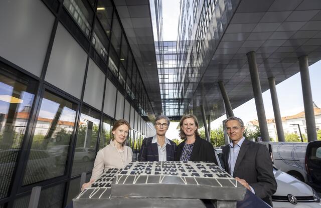 Anke Dettelbacher (Geschäftsführerin ZWT), Med-Uni-Rektorin Andrea Kurz, Landesrätin Barabar Eibinger-Miedl und Thomas Mrak (ZWT Geschäftsführer) (v.l.) feierten das zehnjährige Bestehen des Impulsgebers. | Foto: ZWT/Lunghammer