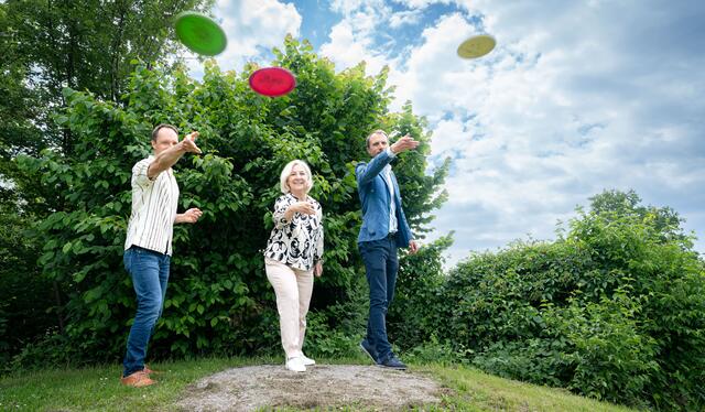Discgolf ist eine Sportart bei der Scheiben (auch Frisbees oder Discs genannt) mit so wenig Würfen wie möglich von einem Abwurfbereich in ein Ziel (Discgolf-Korb) geworfen werden.  | Foto: Stadt Salzburg/ Alexander Killer