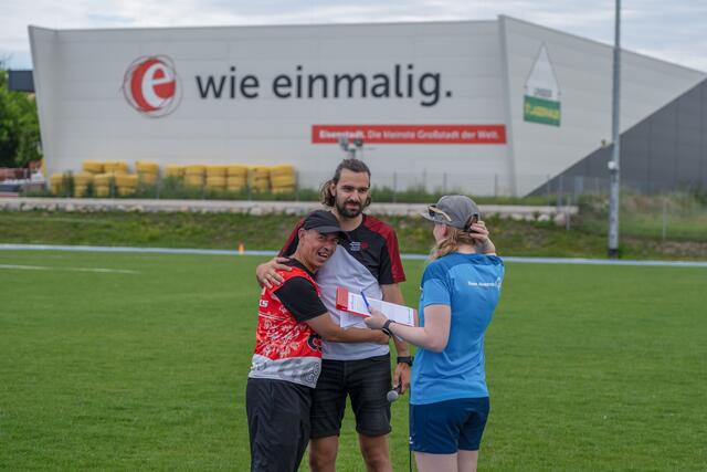 Sebastian Koller von Special Olympics Burgenland mit Hans Peter Fleck vom Team Dornau und Silvia Pfleger von SOÖ | Foto: Thomas Werchota/Special Olympics Burgenland