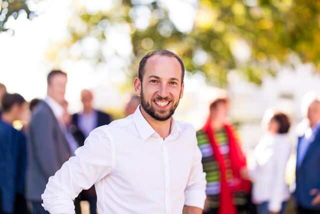 Salzburgs SPÖ-Chef David Egger ist über den Stimmenzuwachs im Land Salzburg erfreut und prognostiziert für die Nationalratswahl im Herbst ein enges Rennen um Platz eins. | Foto: Arne Müseler