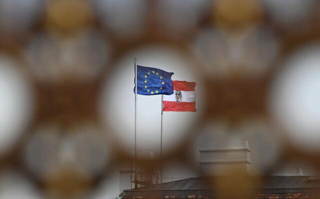 Aus österreichischer Sicht treten sieben Parteien bei der EU-Wahl an. | Foto:  HELMUT FOHRINGER / APA / picturedesk.com