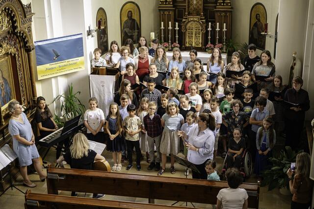 Die Kinder der Volks- und Mittelschule St. Anna sangen bei der Langen Nacht der Kirchen. | Foto: Ulrich Gritsch 