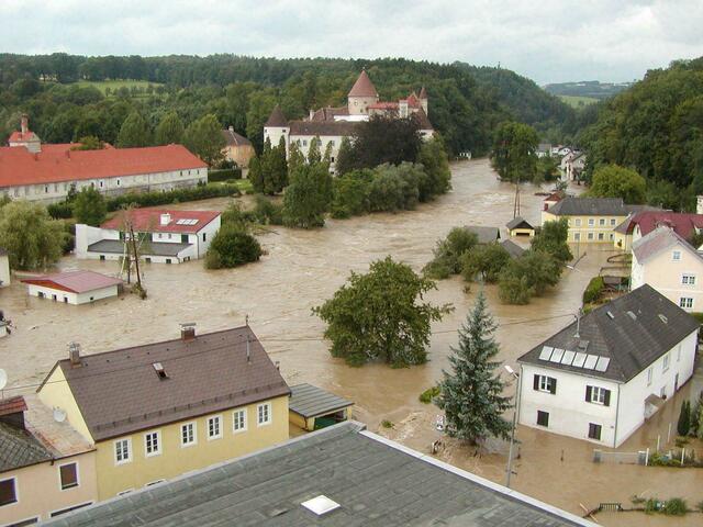 Hochwasser und andere Extremwetterereignisse nehmen zu – wer sich auf einen möglichen Ernstfall vorbereitet, kann Schäden mindern.  | Foto: Archiv