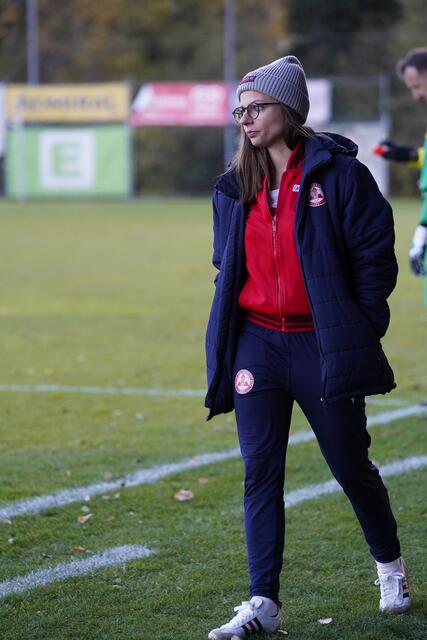 Jasmin Pistotnik an der Seitenlinie beim Grazer AK. | Foto: GAK
