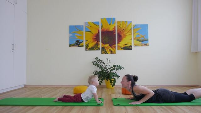 Kubu arbeitet mit Kindern von klein bis größer. Durch das Yoga werden sie unter anderem ruhiger und können sich besser konzentrieren.  | Foto: Barbara Kubu