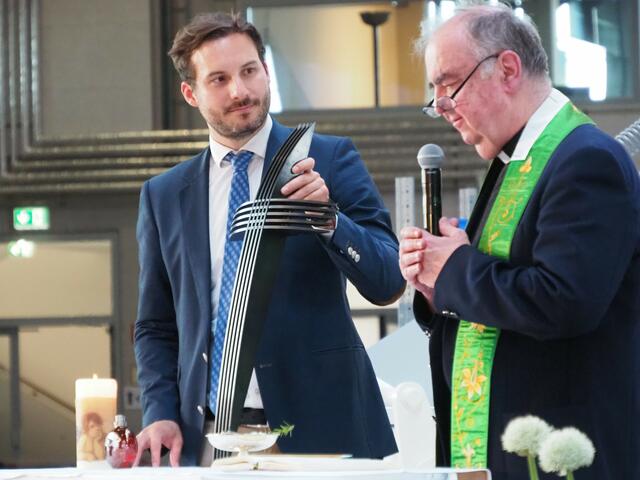 Maximilian Pöttinger mit Dechant Johann Gmeiner | Foto: BRS