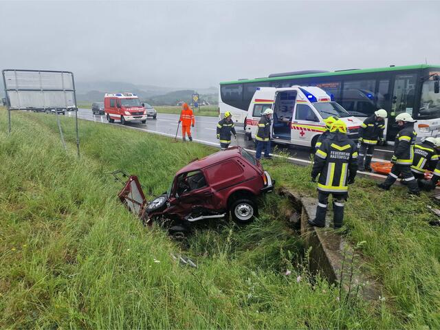  Der genaue Unfallhergang sowie der Gesundheitszustand der Beteiligten werden derzeit von den zuständigen Behörden untersucht und überprüft. | Foto: DOKU-NÖ