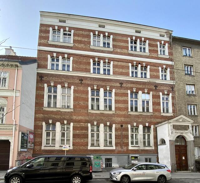 Dieses Gebäude in der Feldgasse 9 sorgt derzeit für Ärger im Bezirk – dieser will Wohnungen, der Eigentümer servicierte Apartments.  | Foto: Foto: Huber &amp; Drott 