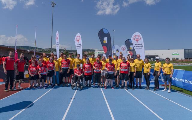 Volunteers von Burgenland Energie mit dem Special Olympics Team von Rettet das Kind Jennersdorf | Foto: Thomas Werchota/Special Olympics Burgenland