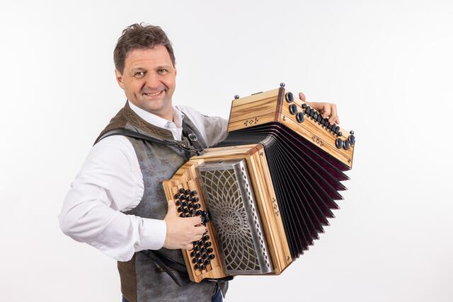 Josef Höller, Inhaber der Harmonika Uni. | Foto: Feistauer