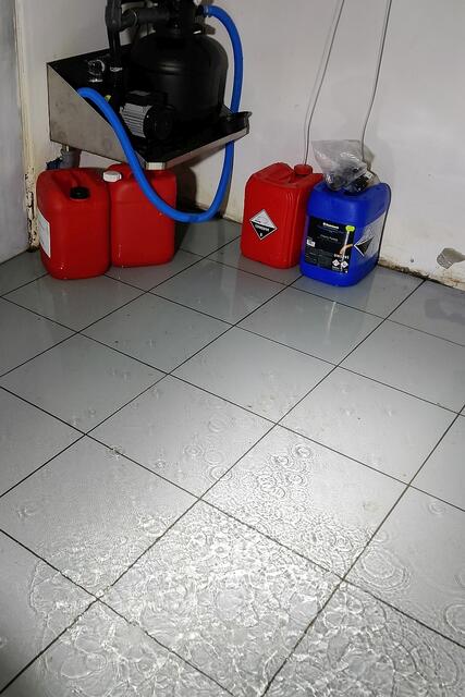 Durch einen Wasserschaden war der Keller überflutet. | Foto: FF Pfarrwerfen