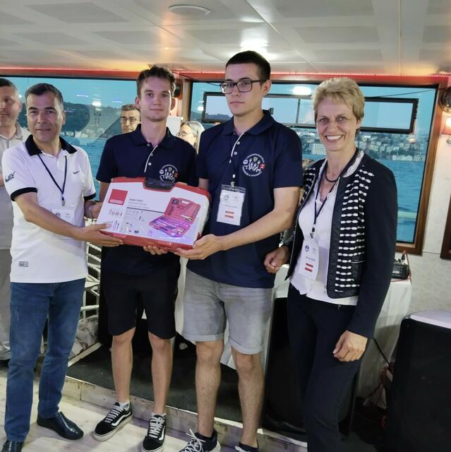 Direktor der Technischen Schule Istanbul Irfan Yildirim, Jonathan Hauß, Christian Haigl, Berufsschuldirektorin Belinda Kalab | Foto: privat/TZ