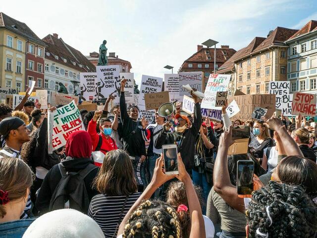 Internationale Konflikte zeigen auch in der Steiermark Auswirkungen.  | Foto: Anna-Maria Riemer