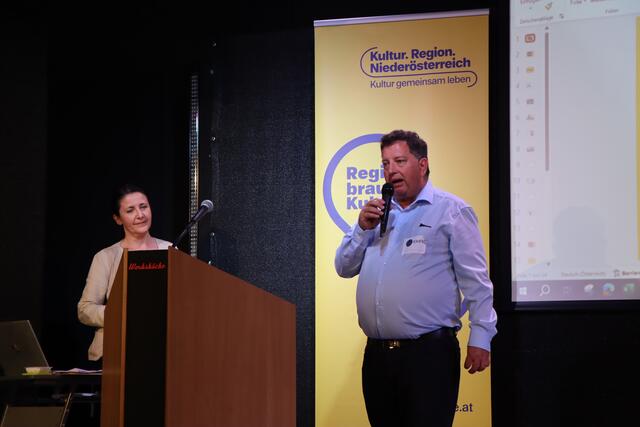 Sandra Paweronschitz (Kultur.Region.Niederösterreich), Manfred Schönleitner (Geschirr-Museum Wilhelmsburg) | Foto: Franziska Stritzl