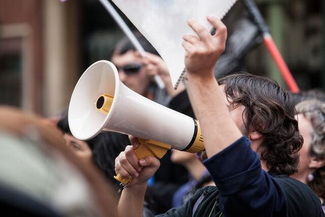 Auch Religion kann auf extremistische Weise instrumentalisiert werden. | Foto: stock.adobe.com/at/WH_Pics (Symbolfoto)