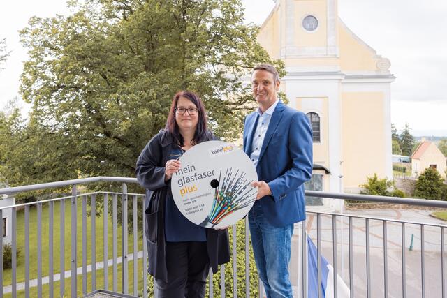 Bürgermeisterin Eva Schachinger und kabelplus Geschäftsführer Gerhard Haidvogel | Foto: kabelplus / Leister