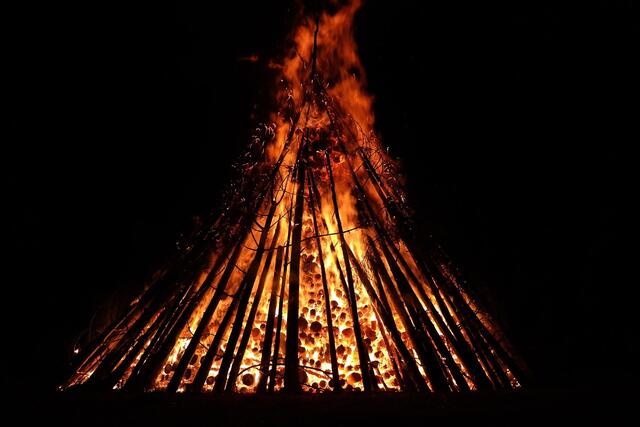 Am 22. Juni finden in Tirol wieder Sonnwendfeuer statt. Hier erfahrt ihr, wo offizielle Feuer gezündet werden. | Foto: pixabay