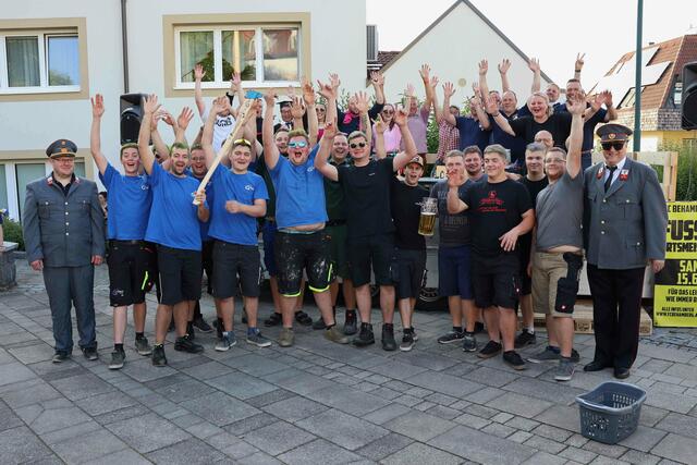 Das hohe Gericht, die Diebe und Mitorganisatoren.