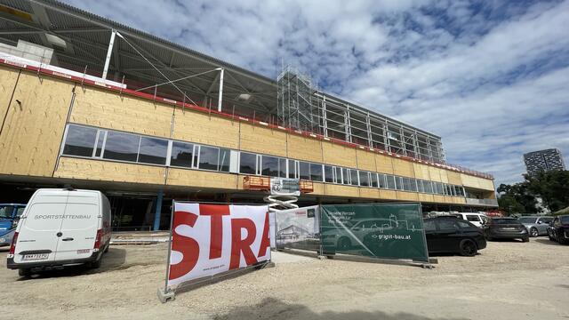 Trotz laufender Bauarbeiten lassen sich die Dimension der Sport Arena Wien bereits erahnen.  | Foto: Kathrin Klemm