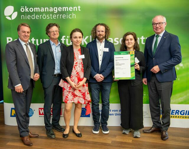 WKNÖ-Präsident Wolfgang Ecker,  Berater Peter Golzar, Sabine Rainer-Linke (wirtschaftliche Assistenz der Geschäftsführung), Strauss Clemens (Leitung FM), Vera Kretschmer (Nachhaltigkeitsbeauftragte) und LH-Stellvertreter Stephan Pernkopf | Foto: Tanja Wagner