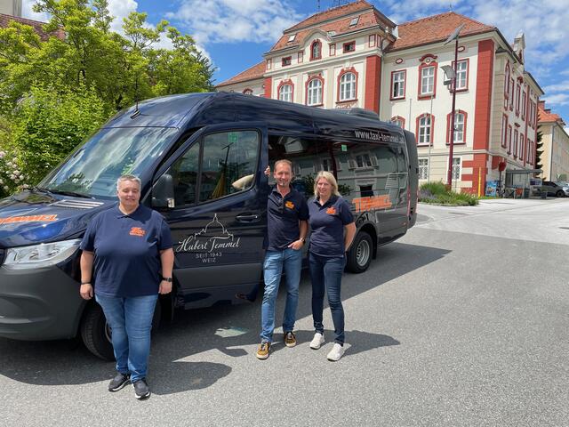 Der Taxi Bus trägt zu Ehren des Großvaters dessen Namen Hubert Temmel. | Foto: RMSt/Monika Wilfurth