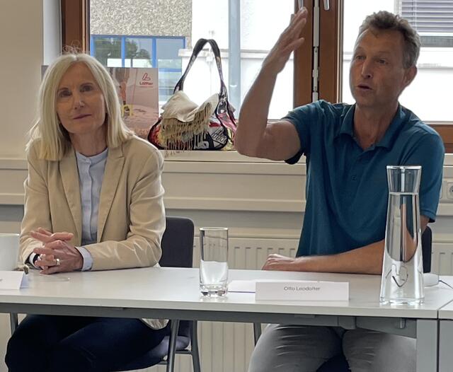 ÖSV-Präsidentin Roswitha Stadlober und Löffler-Geschäftsführer Otto Leodolter.