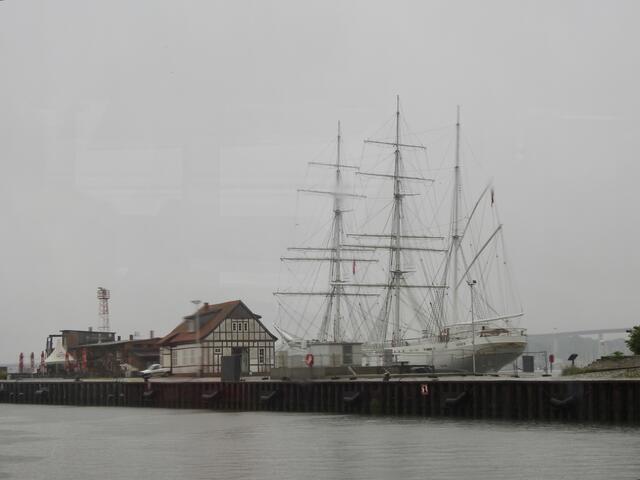 Die Gorch Fock im Nebel