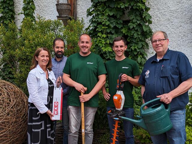 Bezirksstellenobfrau Anne Blauensteiner, Bezirksstellenleiter Mario Müller-Kaas, Martin Zwölfer, Stefan Hammerl und Obmann vom Erlebnismuseumsverein Schönbach Franz Höfer, v.l. | Foto: Heidi Hammerl