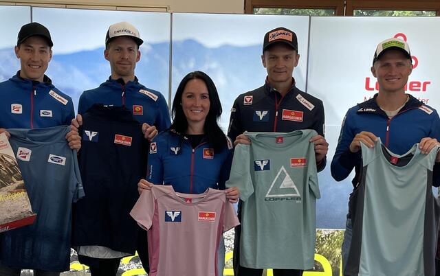 Der Nordische Kombinierer Mario Seidl, die Skispringer Michael Hayböck, Jacqueline Seifriedsberger und Daniel Huber, Langläufer Mika Vermeulen mit Sommerbekleidung von Löffler. | Foto: BRS