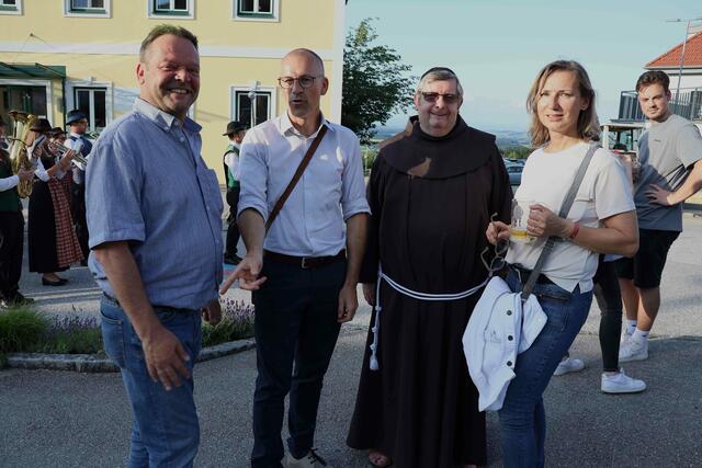 Vizebürgermeister Johann Reitbauer, Amtsleiter Harald Schwödiauer, Pater Georg OFM und Doris Reitbauer