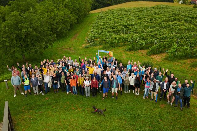 Die kulinarische Wandergruppe bei der Aussichtswarte Burgauberg. | Foto: Barbara Ster