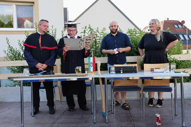 Das „Hohe Gericht“. V.l. Staatsanwalt Mathias Reitbauer, Richter Leopold Ratzberger, Verteidiger von Wolfsbach – Jugendgemeinderat Martin Fuchsberger und die Verteidigerin von Seitenstetten, geschäftsf. Gemeinderätin Tamara Starzer