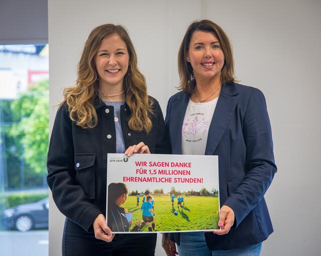 Staatssekretärin Claudia Plakolm (links) und die Präsidentin der Sportunion Salzburg, Michaela Bartel im Sportzentrum Mitte. | Foto: Sportunion Salzburg/wildbild