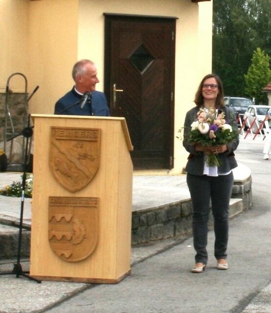 Büergermeister Andreas Kozar gratulierte Manuela Ritter, die seit kurzem neue Leiterin der AMS-Geschäftsstelle Gmünd ist. | Foto: Gemeinde Reingers