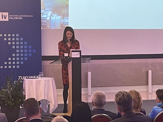 Literaturpreisträgerin Laura Freudenthaler bei ihrer Lesung in Klessheim. | Foto: Emanuel Hasenauer