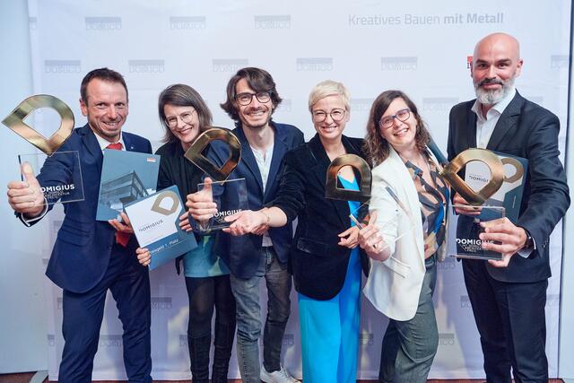 Die Gewinner des Domigus mit Domico-Geschäftsführerin Doris Hummer (4.v.l.).  | Foto: Mathias Lauringer 