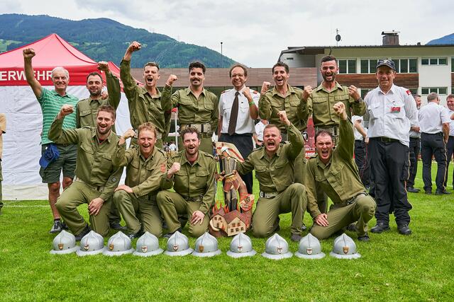 Jubel bei den Fire Cup-Landessiegern aus Sillian - die Osttiroler sind im nächsten Jahr Gastgeber des Landesbewerbes. | Foto: Johannes Tschuggnall