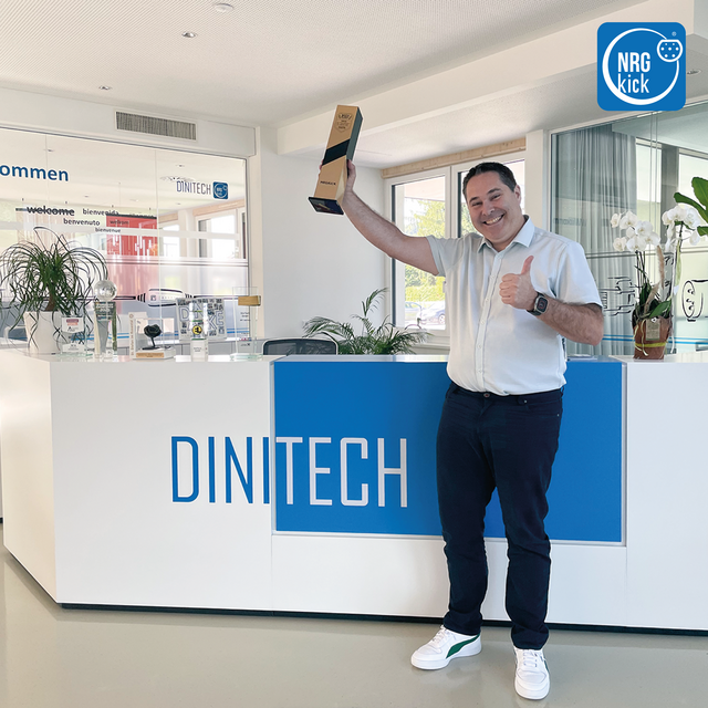 DiniTech-Geschäftsführer Dietmar Nieder jubelt über den Gewinn des best4fleet"-Awards. | Foto: DiniTech GmbH