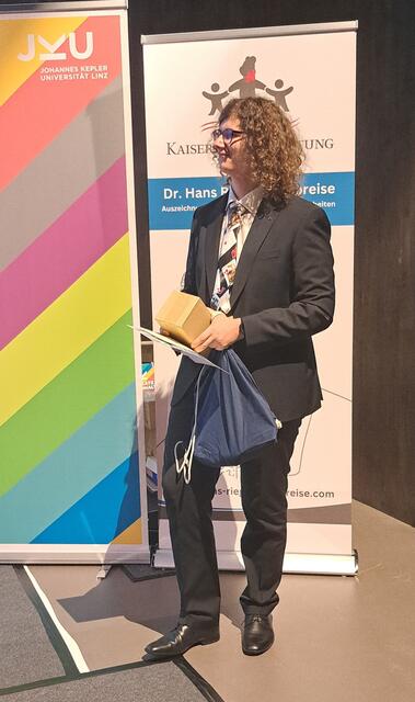 Stefan Obermayr freut sich über den dritten Platz | Foto: Kaiserschild