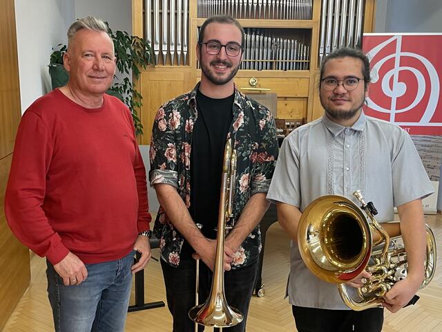 Absolvent des Goldenen Leistungsabzeichens an der LMS Imst: Christian Mang aus Nassereith am Euphonium mit Lehrer Engelbert Wörndle. | Foto: Johannes Nagele