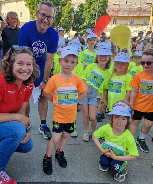 Stadträtin Constanze Mohar und Sportstadtrat Franz Petritz zeigten sich von Leistungen der Kleinsten beim Lauf begeistert. | Foto: SPÖ Club Klagenfurt
