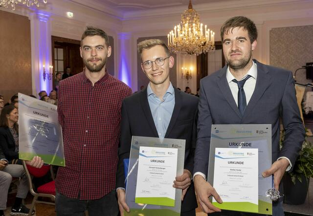 Industrietechniker 2024: Lukas Meißnitzer (Kaindl), Christof Hinterberger und Stefan Gratz (Salzburg AG). | Foto: IV Salzburg/Kolarik